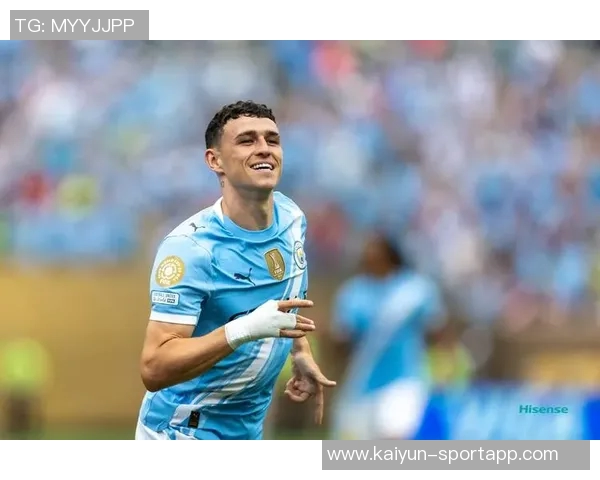 曼城新赛季全家福展现团结精神瓜帅领衔福登与B席并肩作战