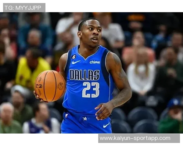 小波特女友现身赛场为独行侠加油引发热议与关注