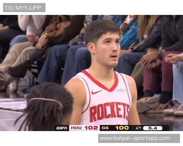 火箭队训练气氛愉快亚当斯谢泼德申京笑容满面展现团队精神