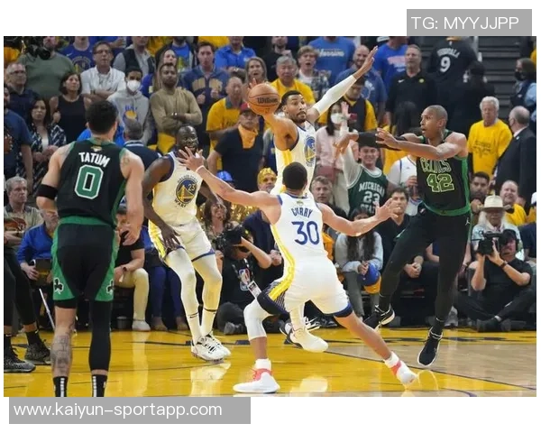 勇士新援莱昂斯接过33号球衣上一位是怀斯曼的传奇回顾