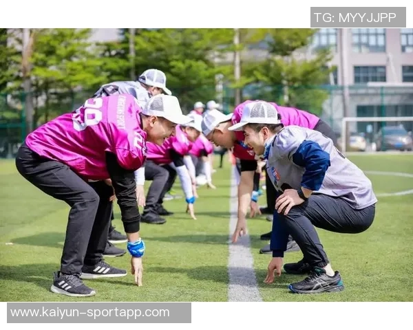 快船全队团建活动共赏橄榄球比赛并拍摄合影留念欢乐时光