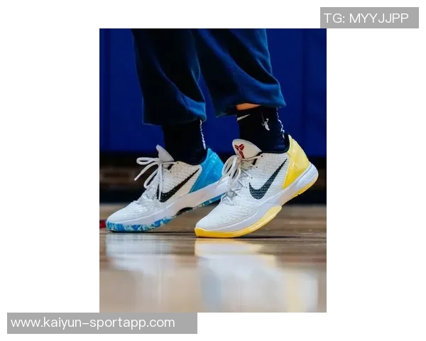 库里今日穿搭科比6战靴展现凯特琳克拉克专属配色魅力